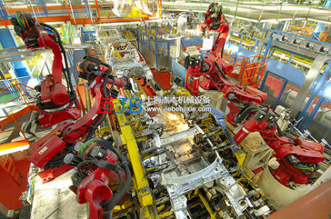輸送裝置配合機器人在汽車行業(yè)的應用