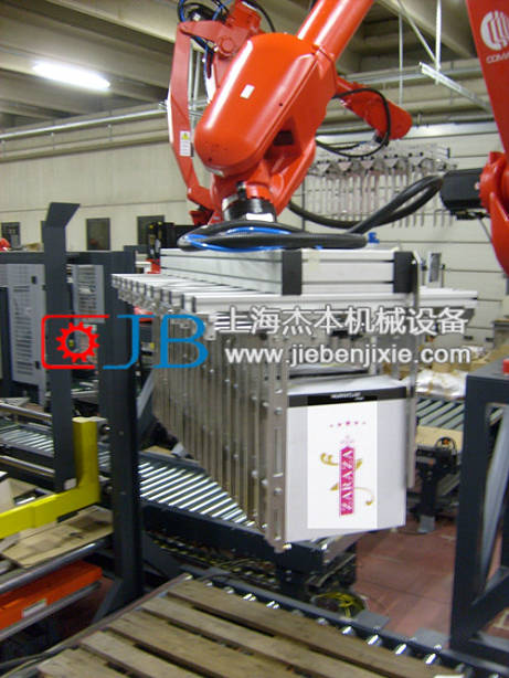 滾筒輸送線配合柯馬機器人碼垛